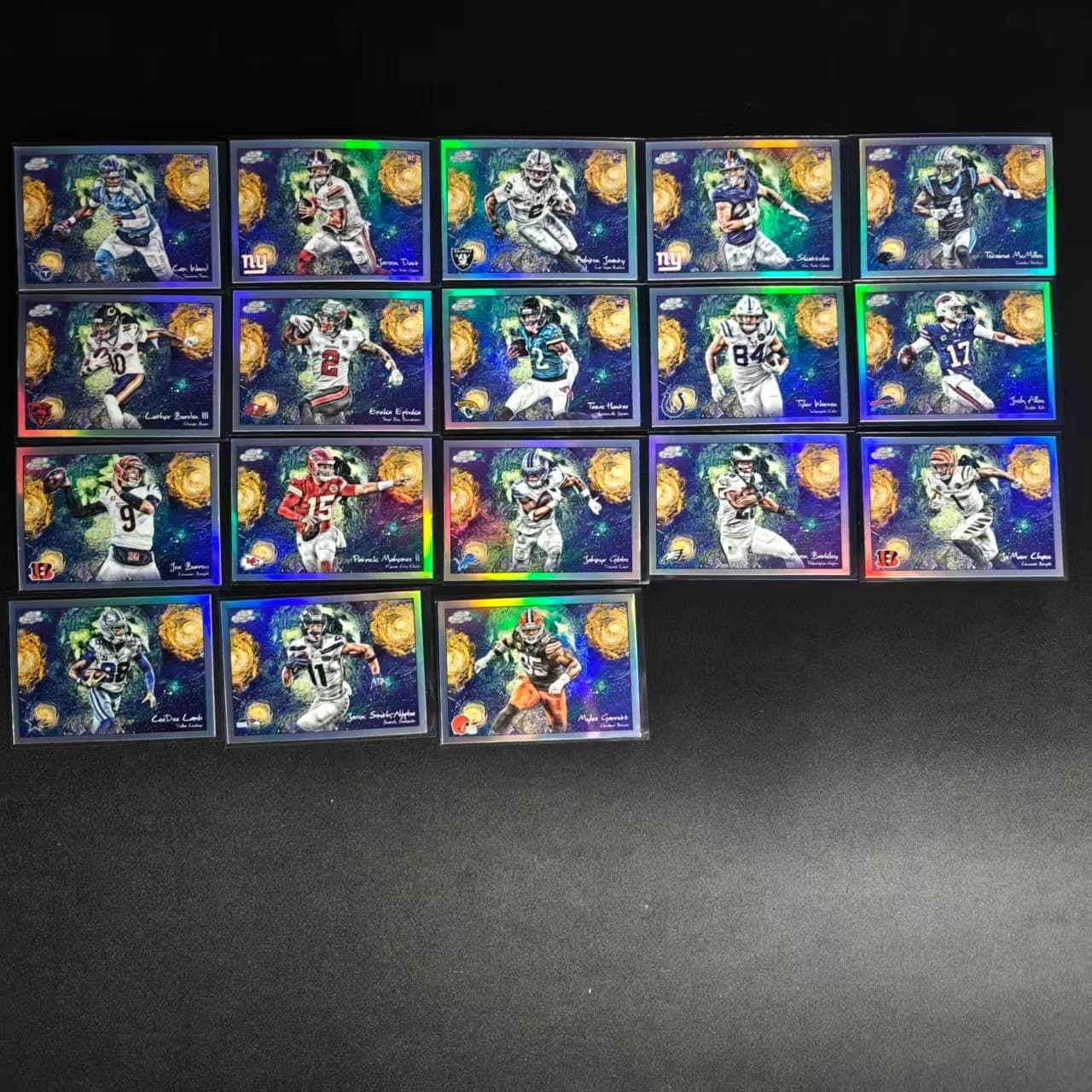 🍙Ft 2025 Topps Chrome Cosmic Football Star in the Night Refractor Lot18