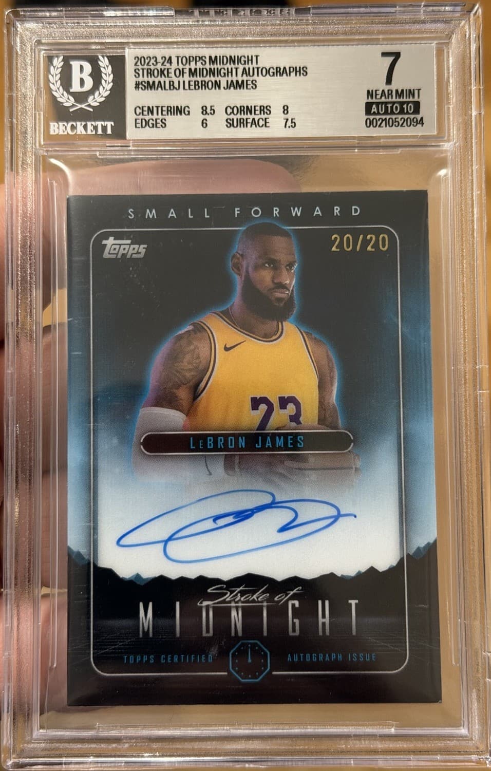 2023 Topps Midnight Stroke Of Mdnight LeBron James Auto 20/20 BGS 7 Auto 10