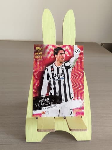 Dusan Vlahovic 2021-22 Topps Steve Aoki Football Festival UCL Red 4/10 Juventus