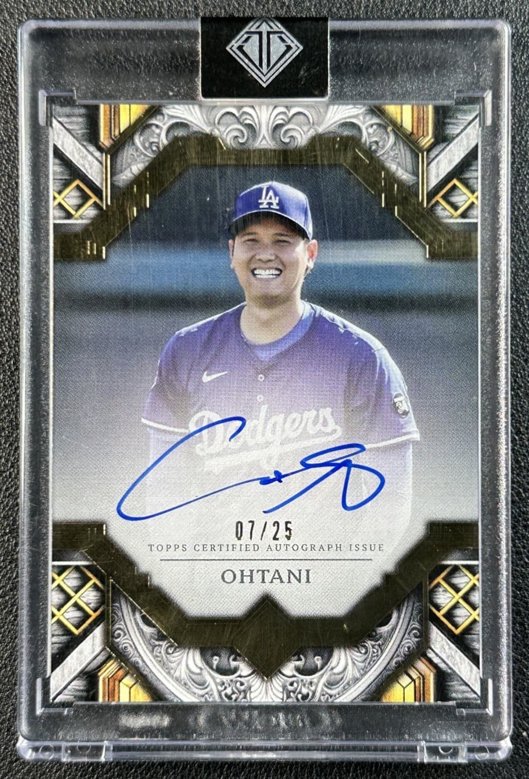 SHOHEI OHTANI 2025 TOPPS TRANSCENDENT COLL #TAC-SHO ON CARD AUTO 7/25 DODGERS