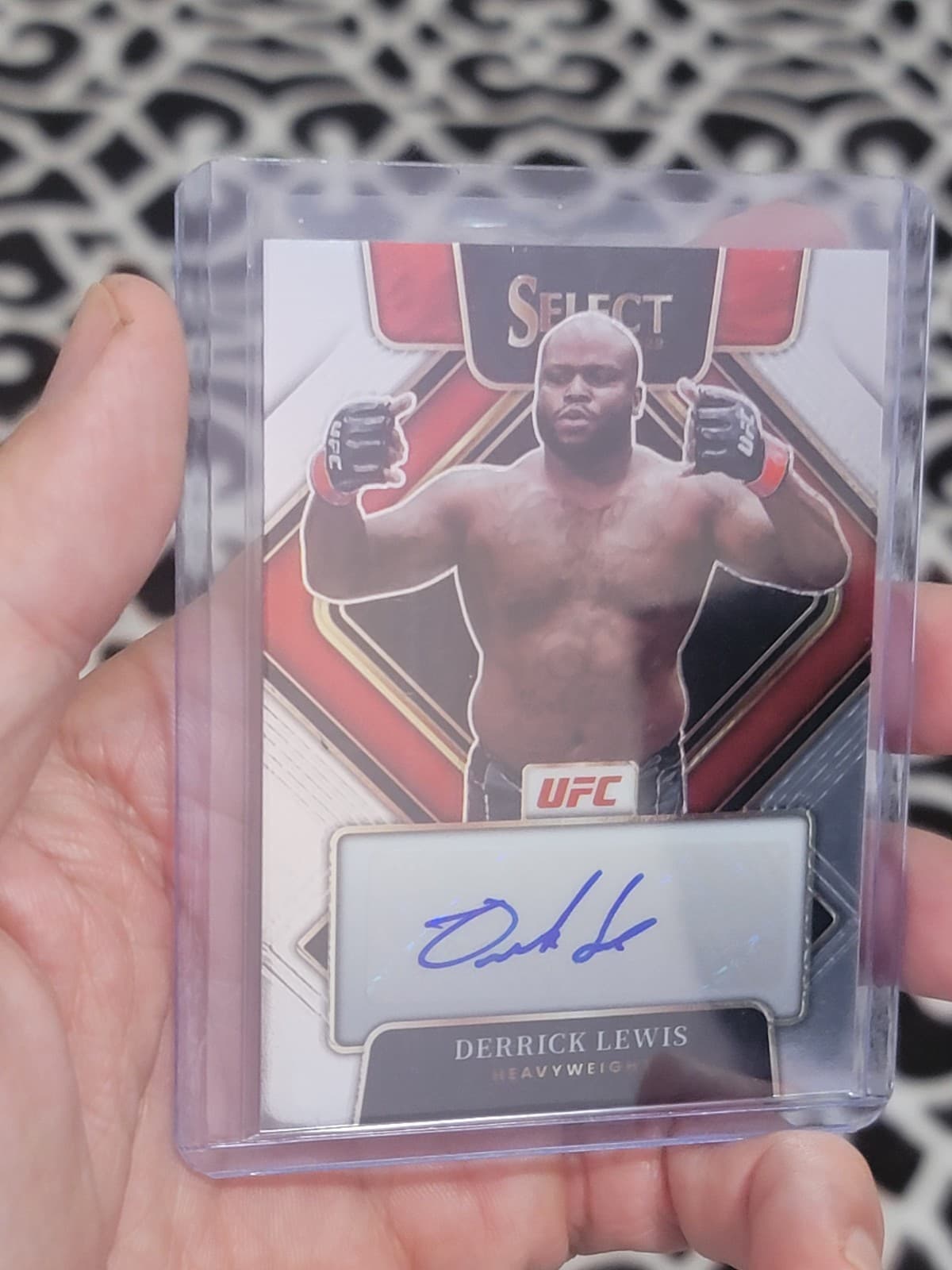 2022 Panini Select UFC - Signatures Derrick Lewis #SG-DLW Red Prizm signed MMA
