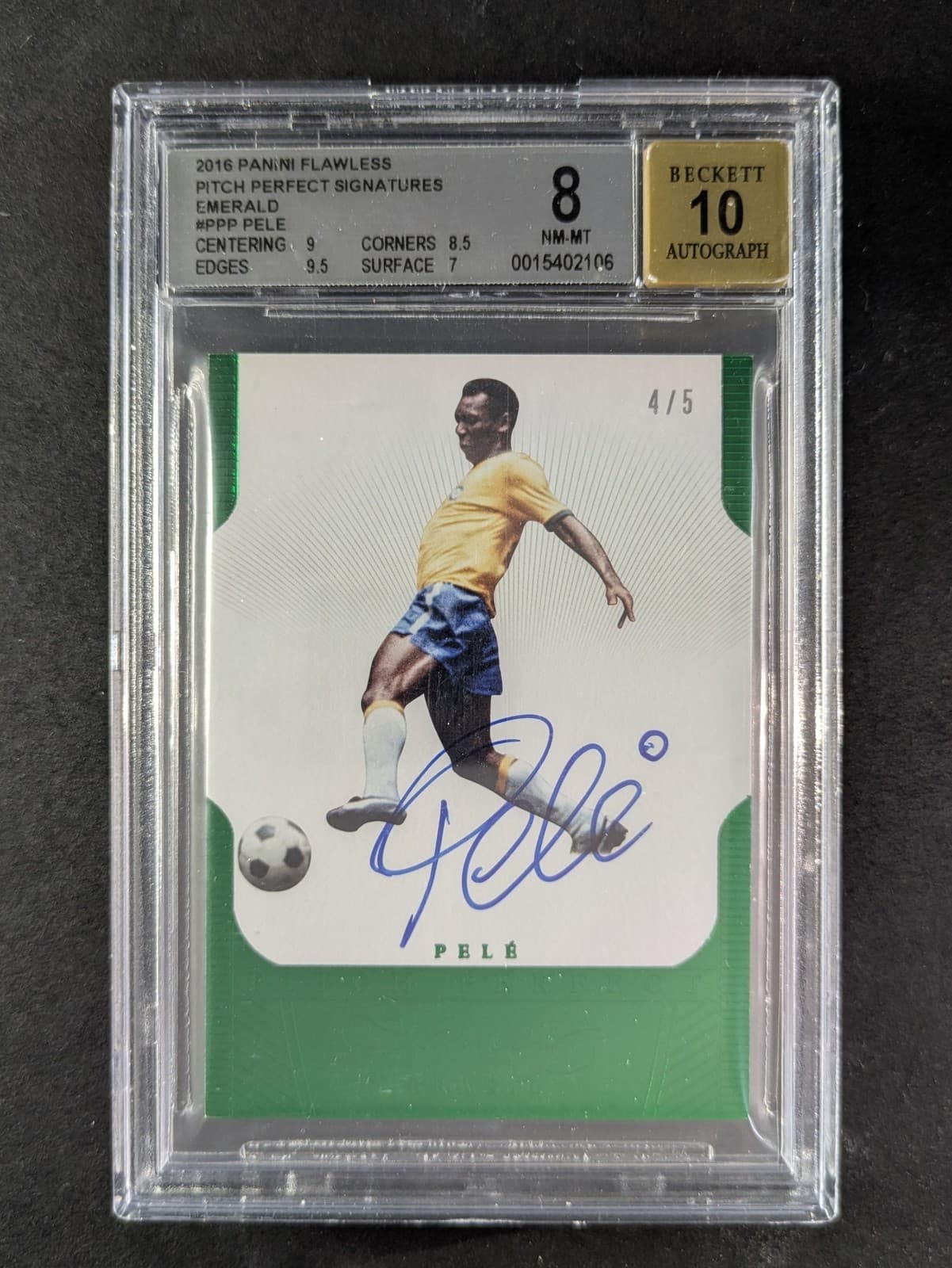 2015-16 Panini Flawless PELE 4/5 On Card Auto Emerald Pitch Perfect #PP-P BGS 8