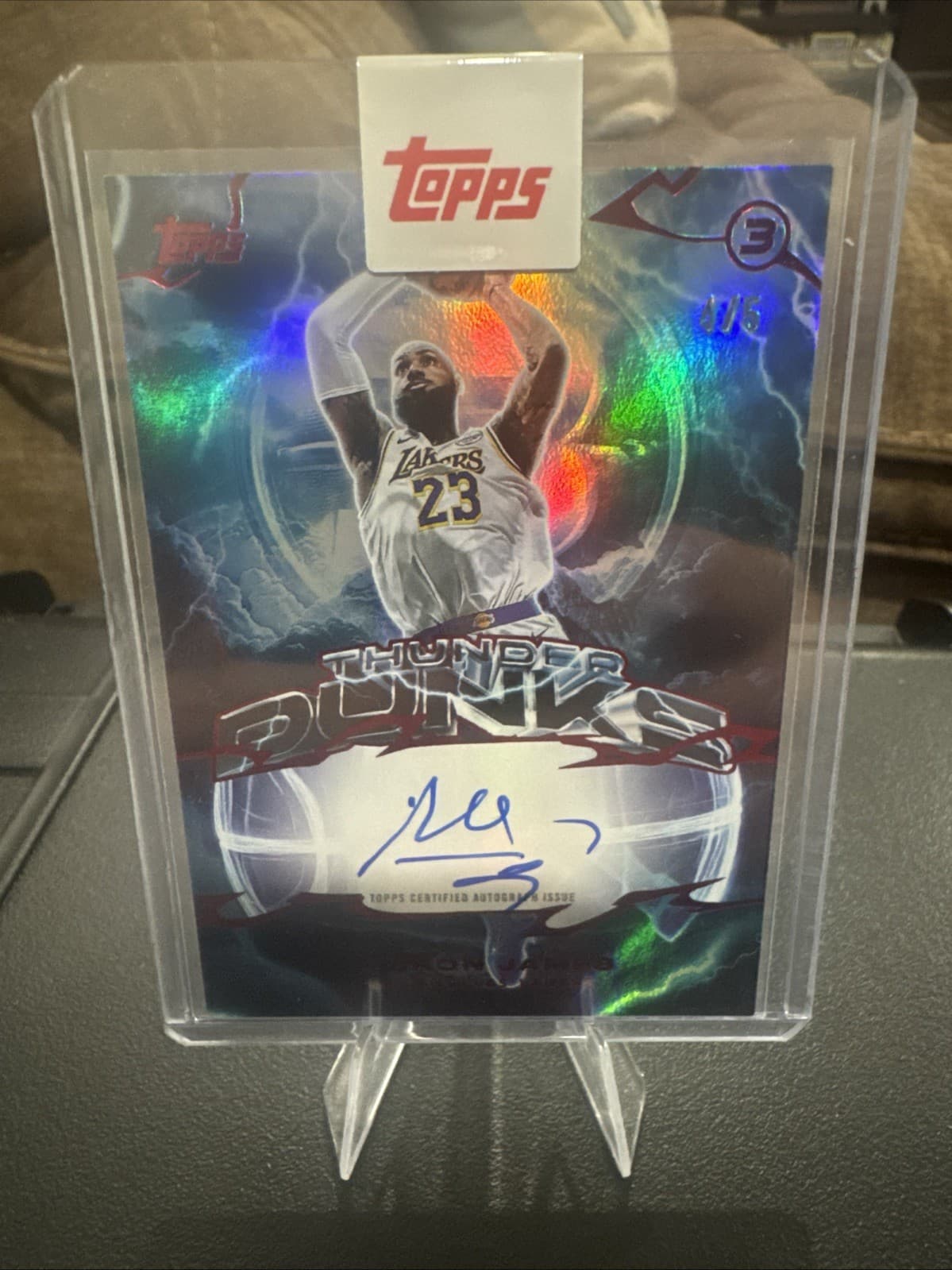 2025-26 Topps 3 LeBron James Thunderdunks Red parallel 4/5 Auto