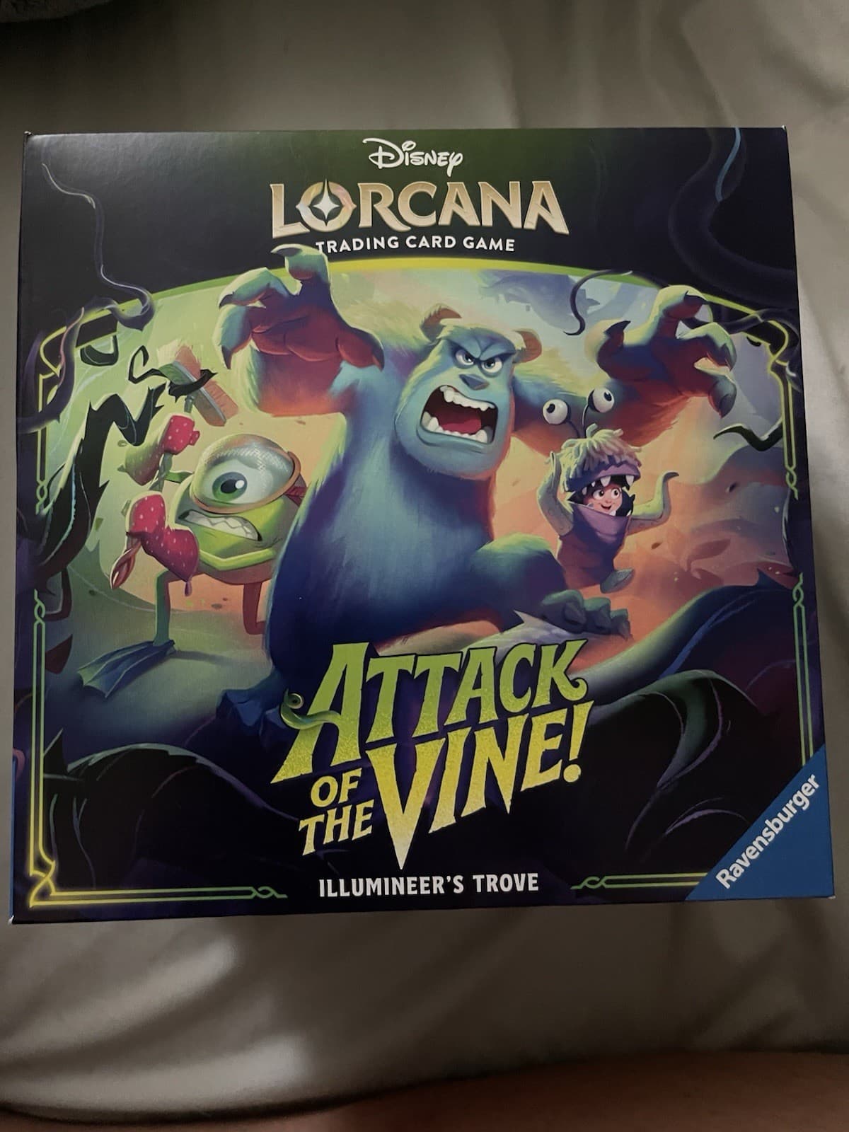 Disney Lorcana TCG Attack of the Vines! Illumineer’s Trove Kit