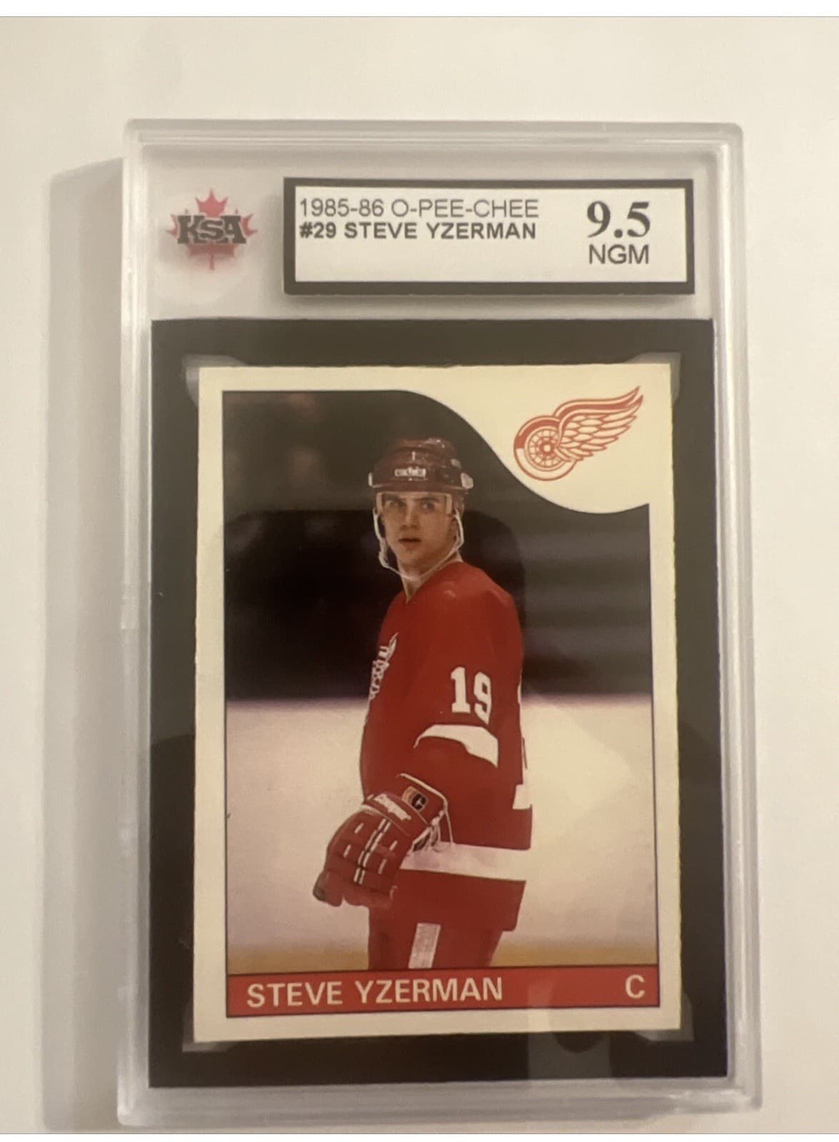 1985-86 O-Pee-Chee - Steve Yzerman #29 KSA 9.5