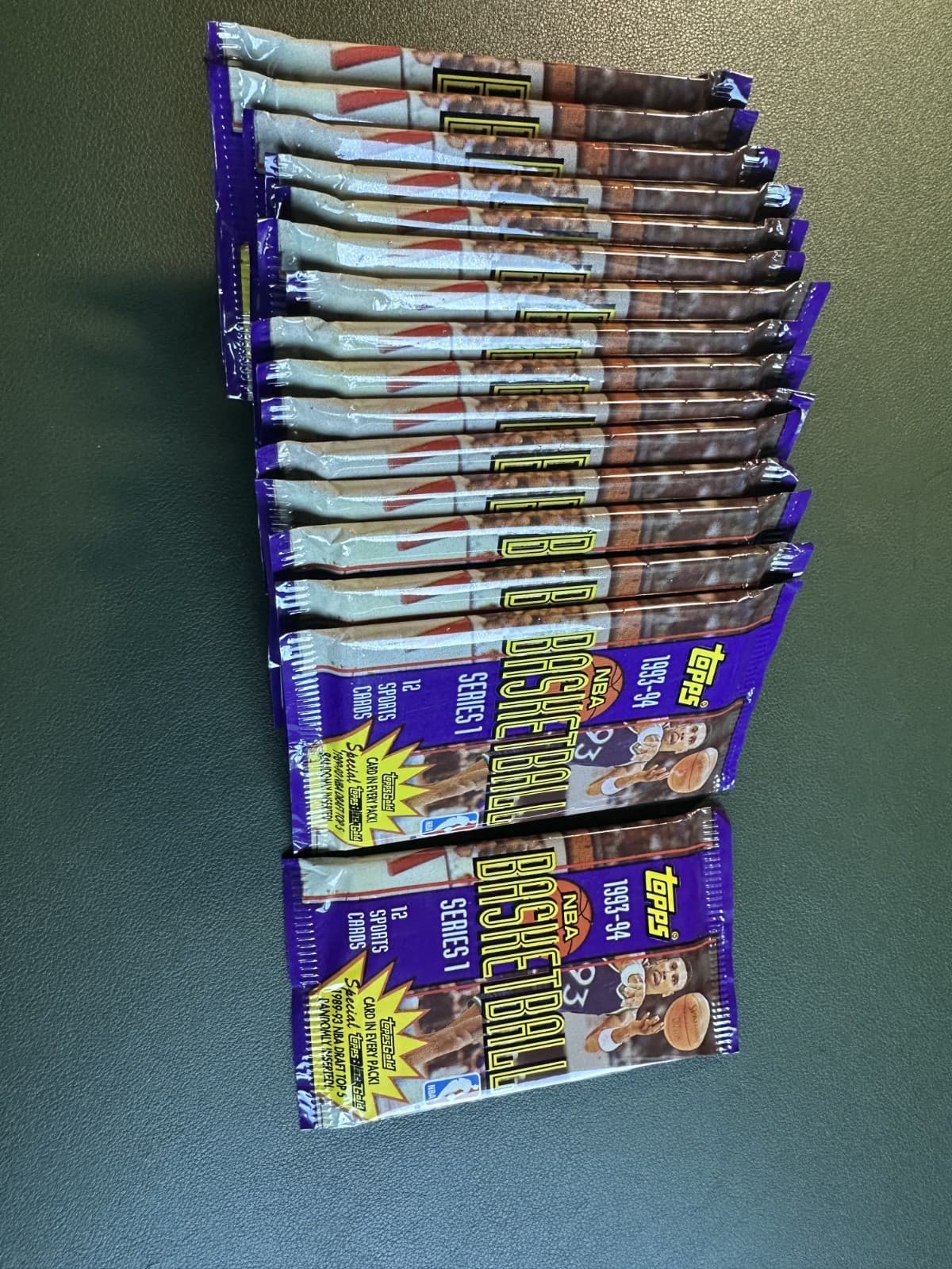17 x 1993-1994 Topps NBA Basketball Series 1 12 Sports Card Pack Sealed Gold
