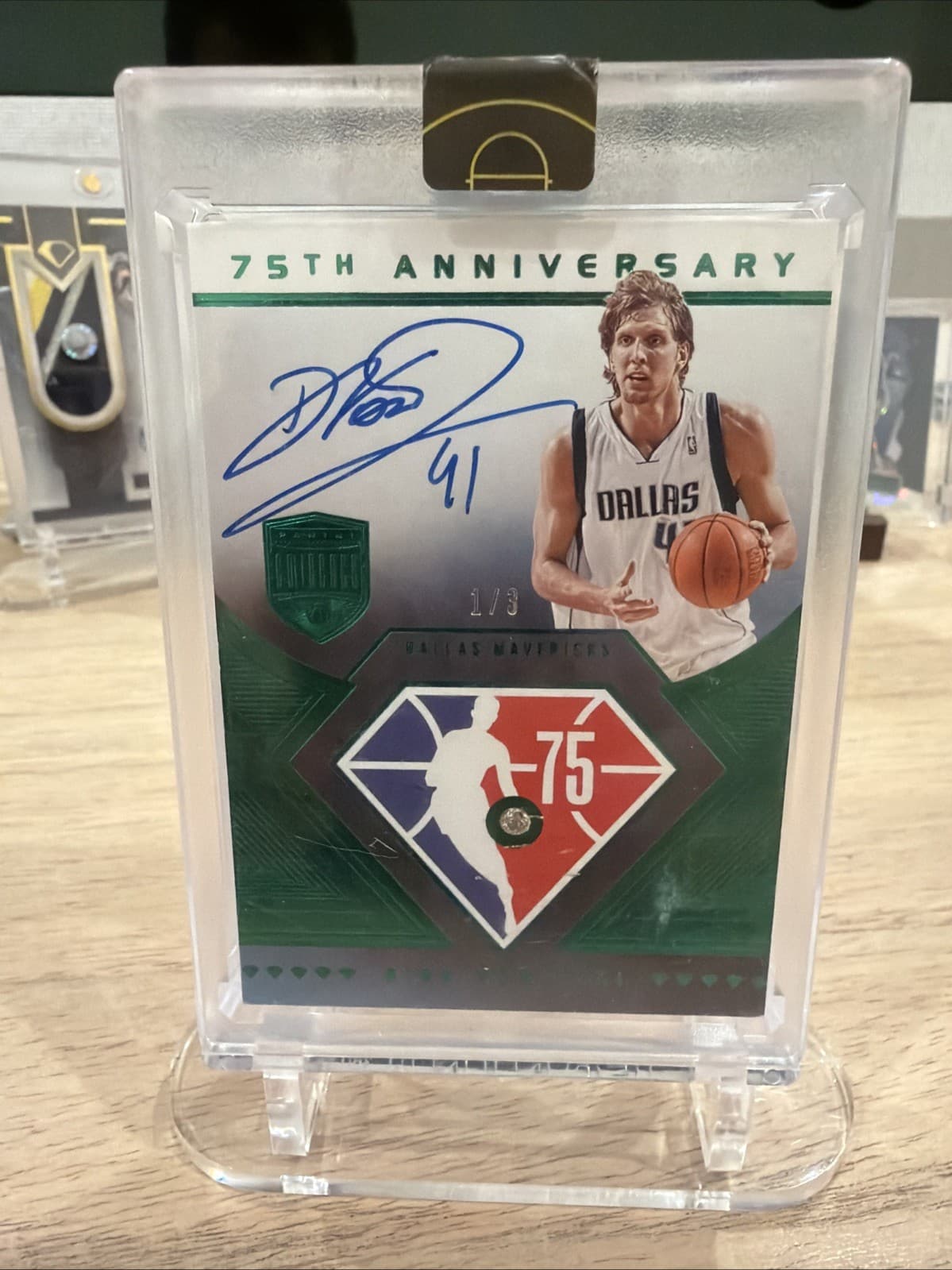 1/3≈1/1 2021-22 Eminence Dirk Nowitzki 75th Anniversary Diamond Auto Emerald