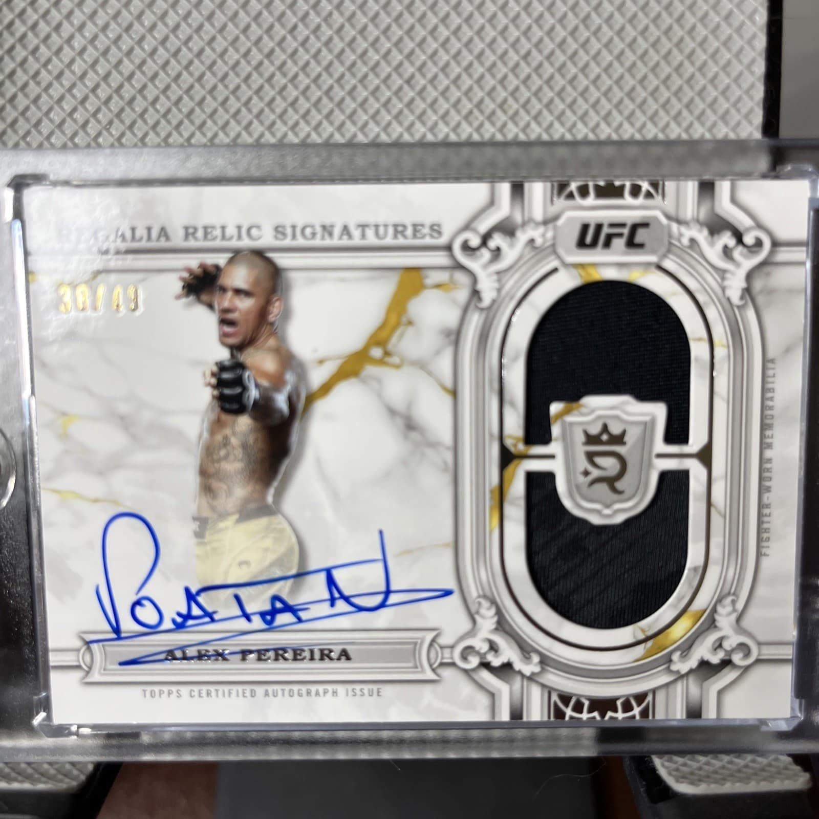 2024 Topps Royalty UFC - Regalia Relic Signatures Alex Pereira 38/49 On Card