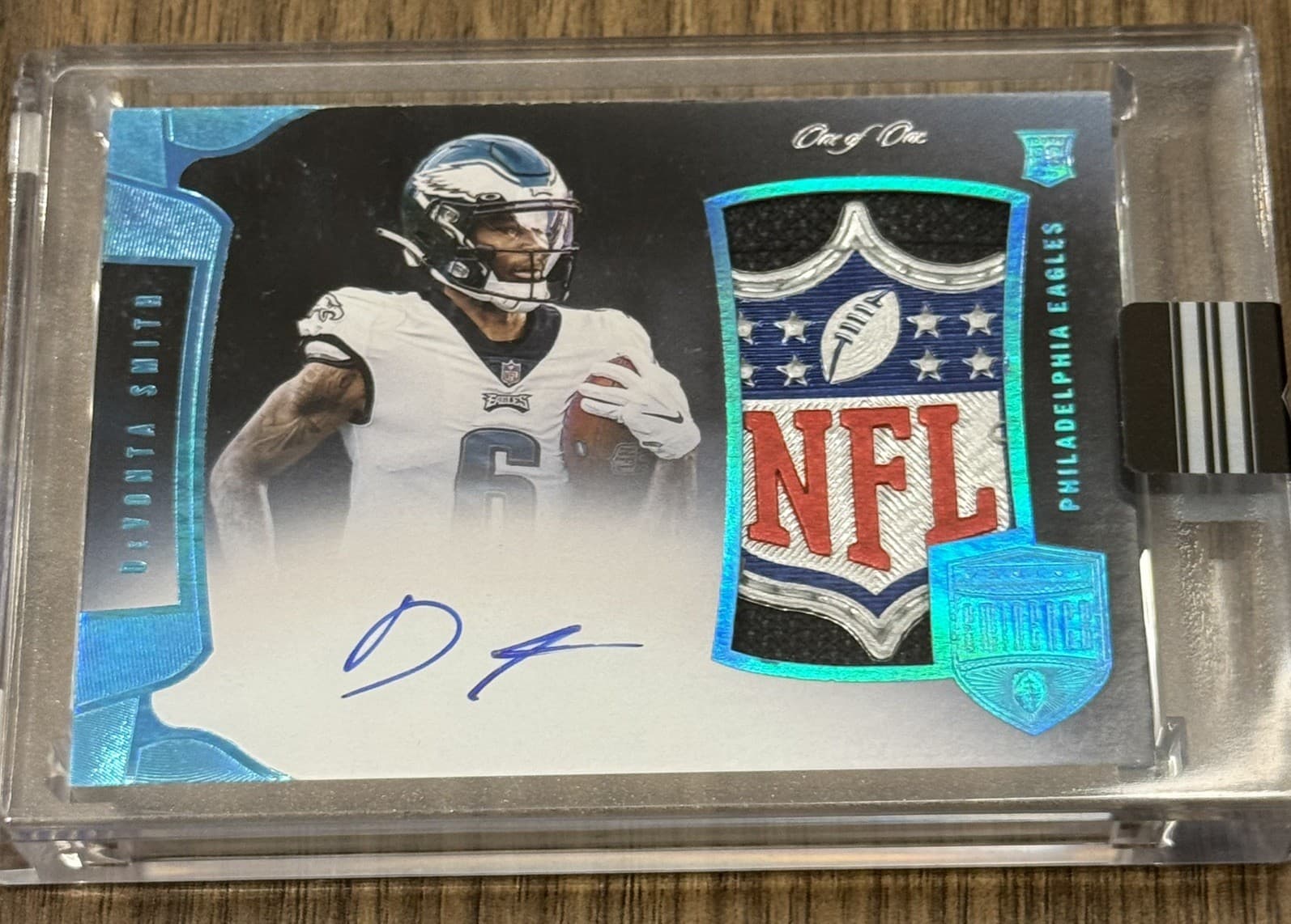 2021 Panini Eminence Devonta Smith Shield Rookie Patch Auto On Card