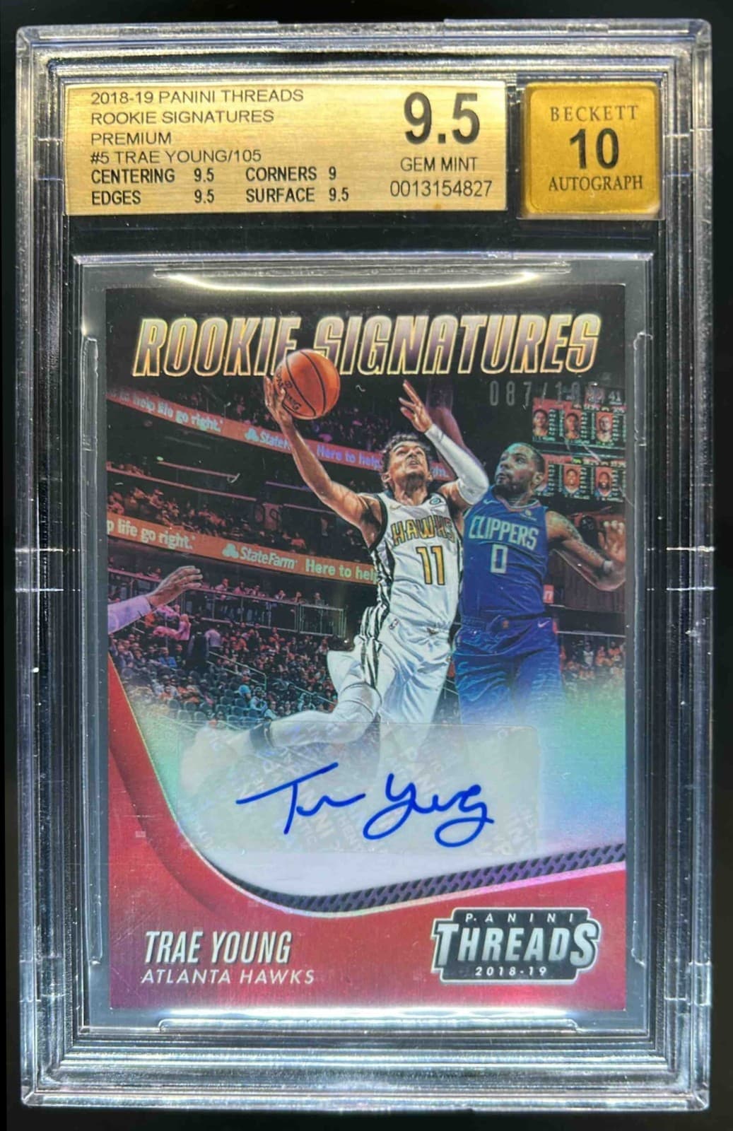 2018-19 Panini Threads Trae Young Rookies Premium RC Auto #/105 Hawks BGS 9.5