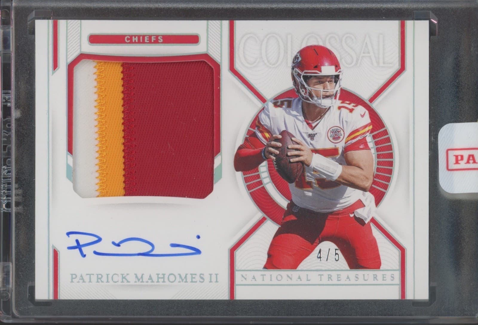 2020 National Treasures Colossal Patrick Mahomes II 4/5 Patch on card Auto