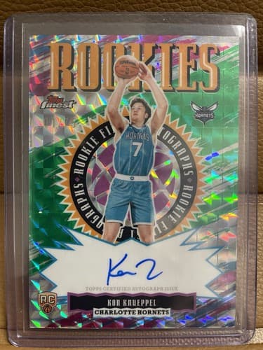 2025-26 Topps Finest Kon Knueppel Green Geometric Refractor Auto 1/75 On Card RC