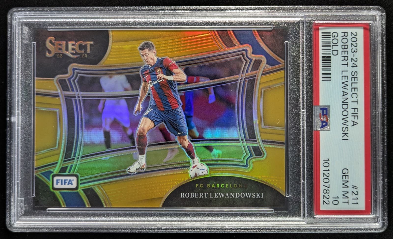 2023-24 Select FIFA ROBERT LEWANDOWSKI 9/10 Gold Prizm Field Level #211 PSA 10