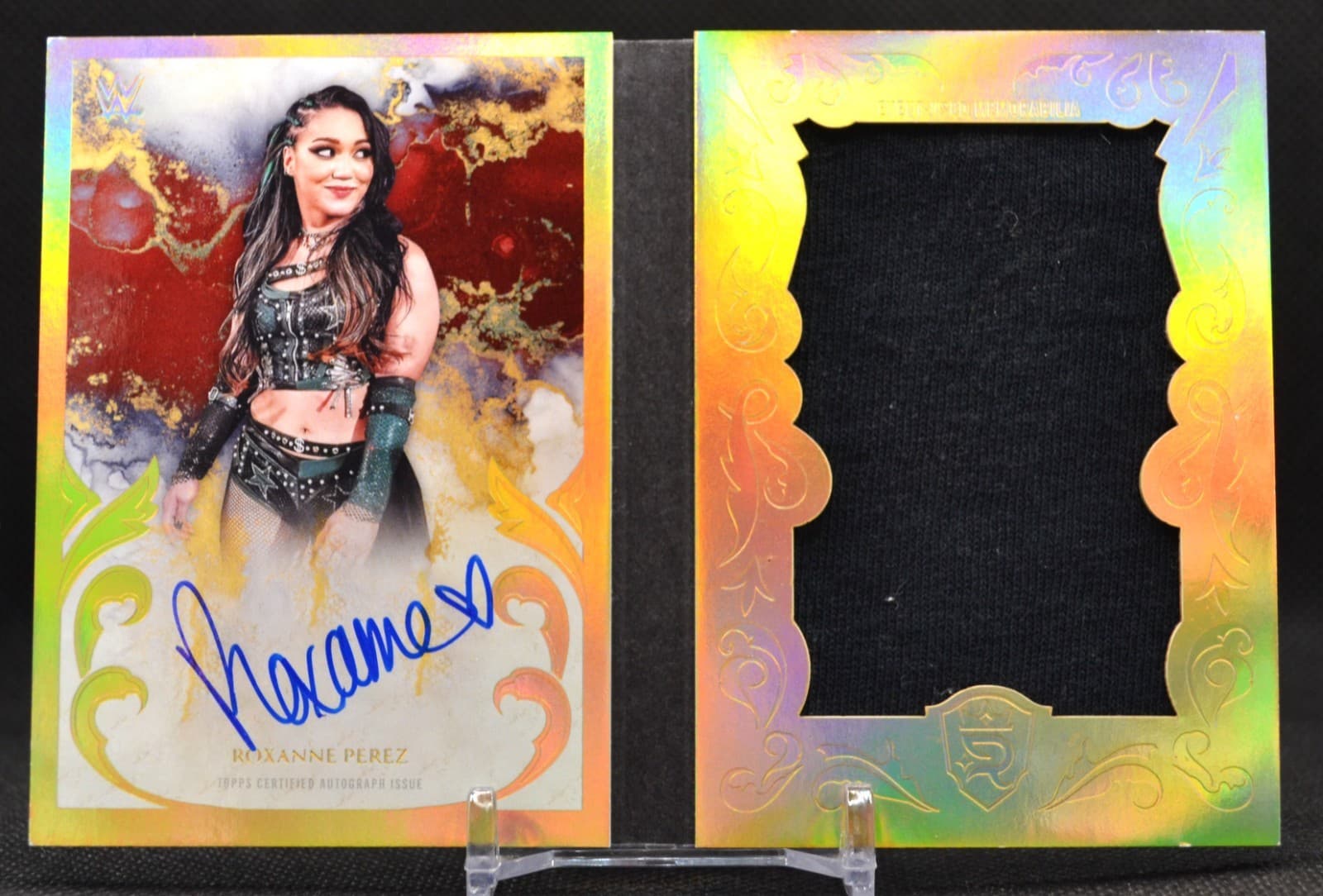 2025 Topps Royalty WWE ROXANNE PEREZ Autographed Jumbo Relic Booklet 13/25