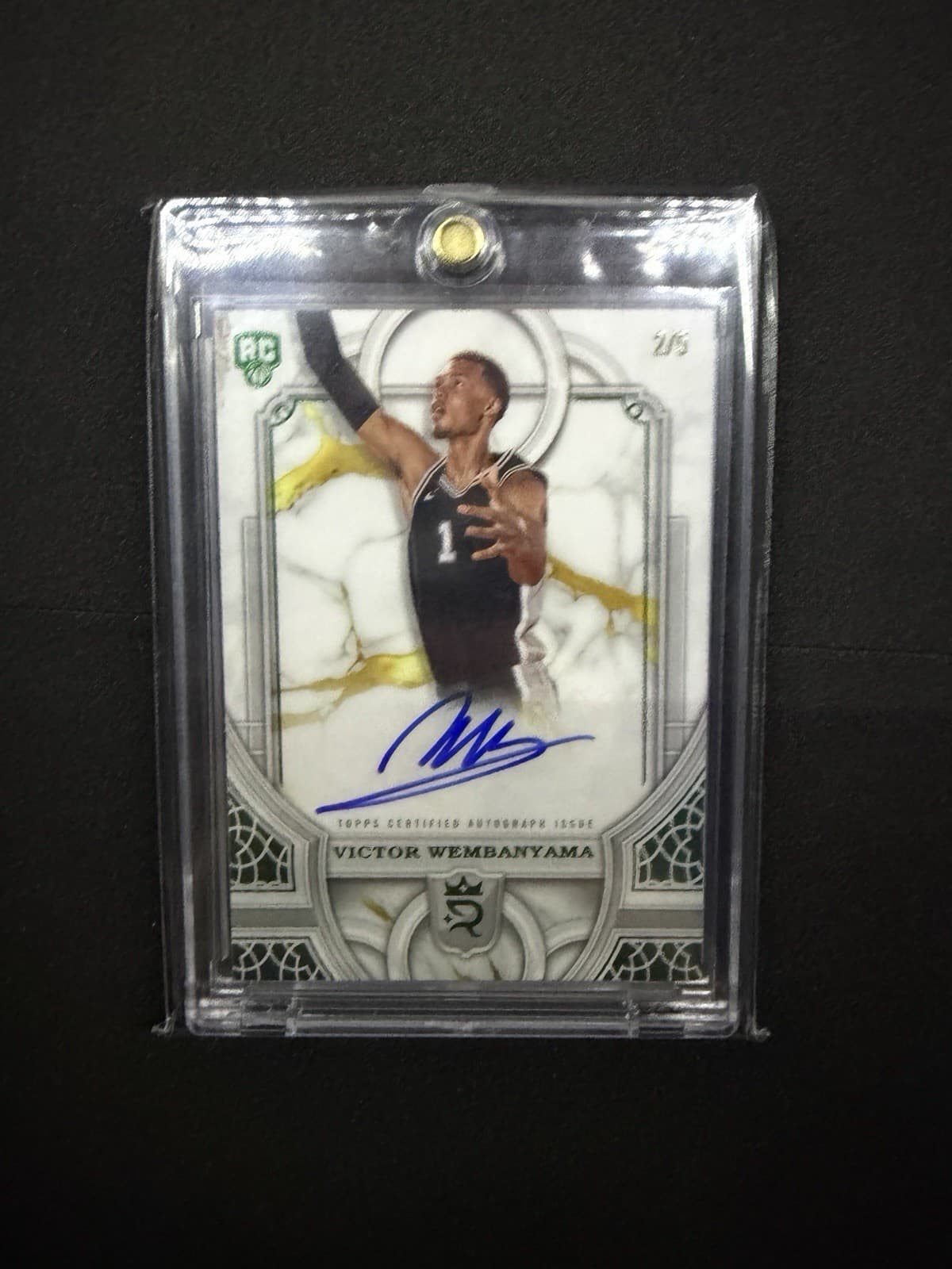 2023-24 Topps Basketball Royalty Victor Wembanyama Rookie Auto Green /5 #RA-VW