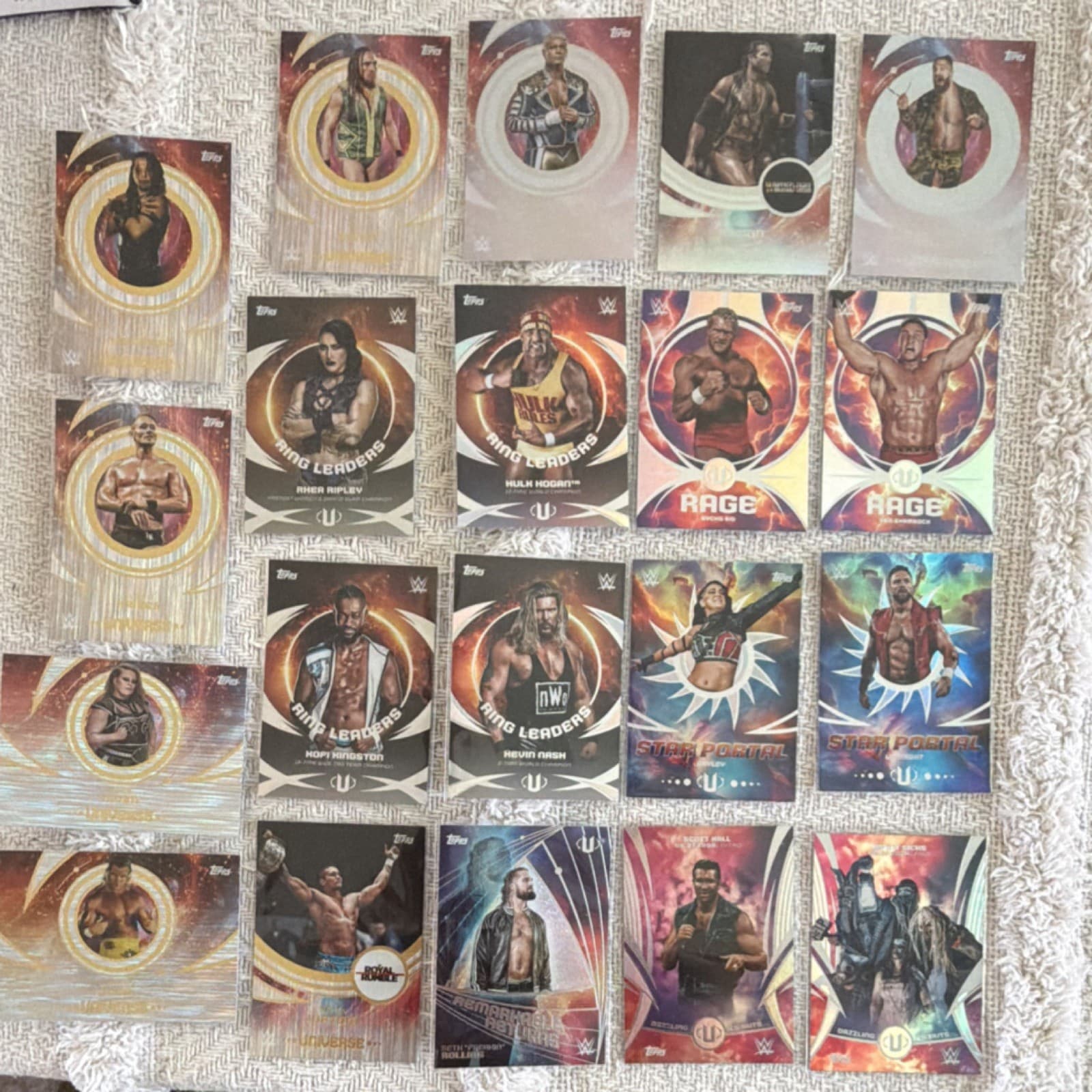 Topps WWE Universe 2025 Wrestling Lot (20 Cards) Hulk, Hogan, Rhea, Ripley, ++++