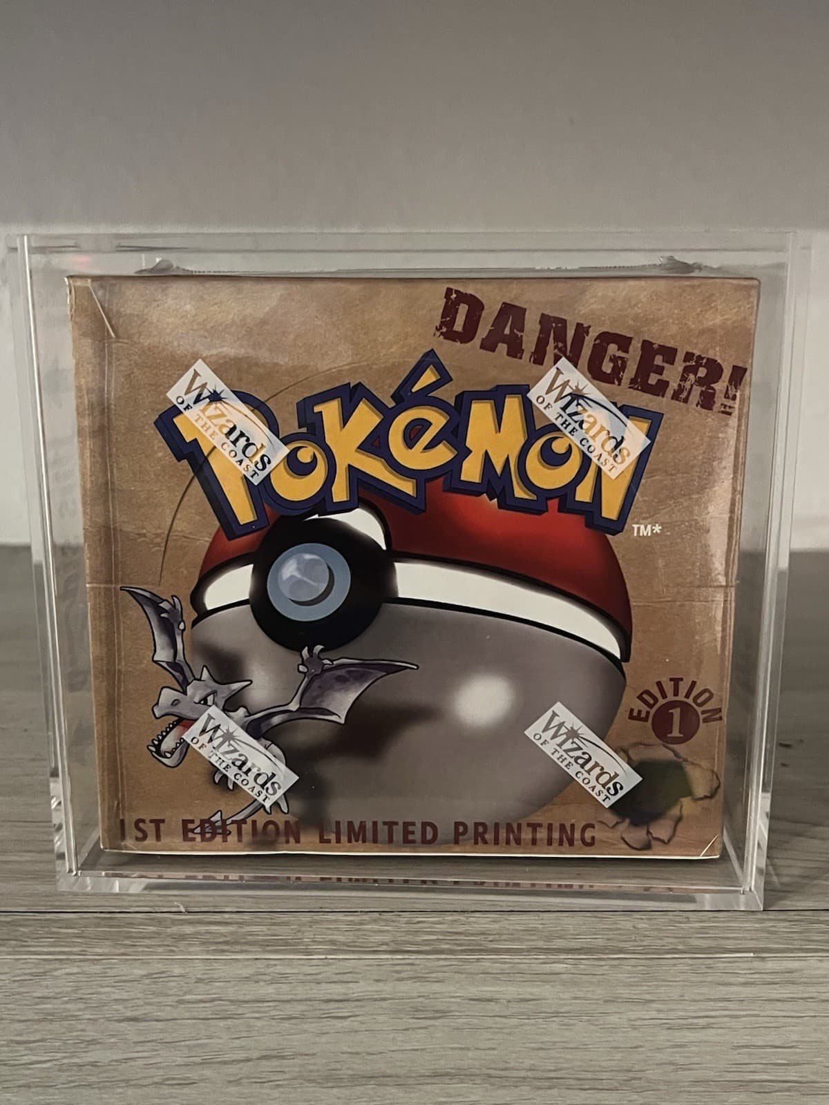 ORIGINAL | FACTORY SEALED | 1999 Pokemon Fossil 1st Edition Booster Box