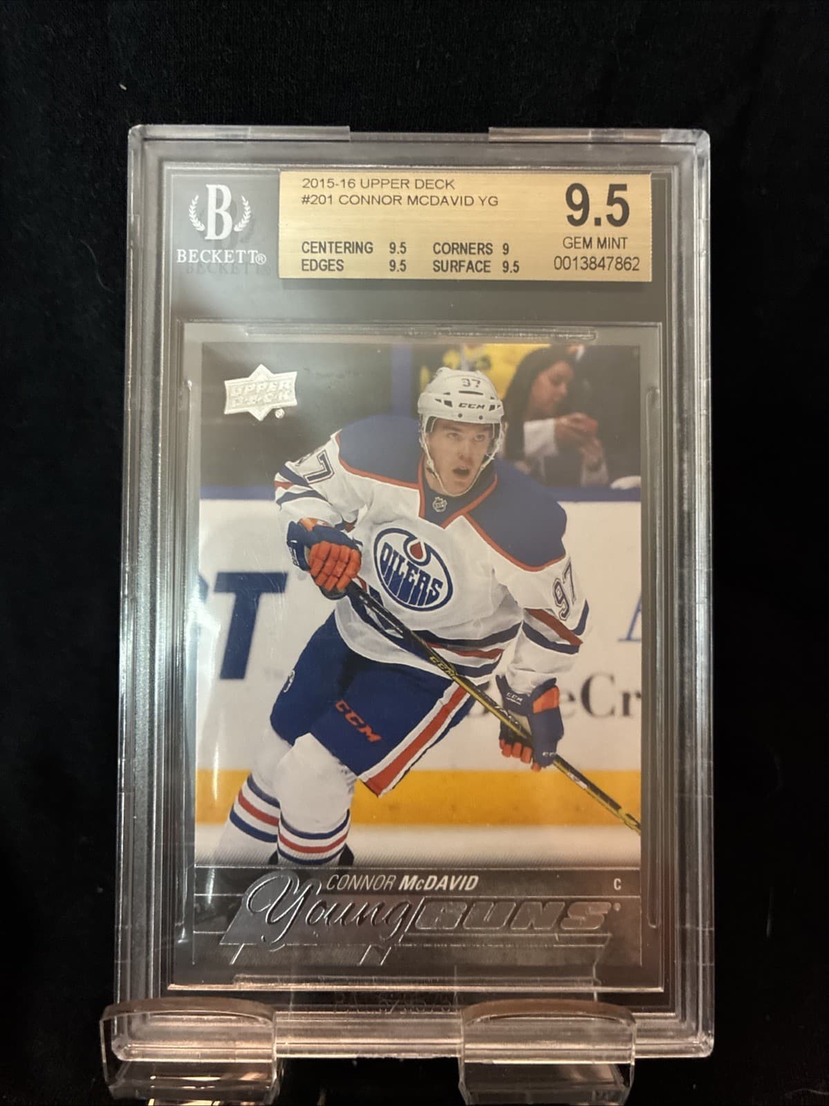 2015-16 UPPER DECK #201 CONNOR MCDAVID YOUNG GUNS RC BGS 9.5