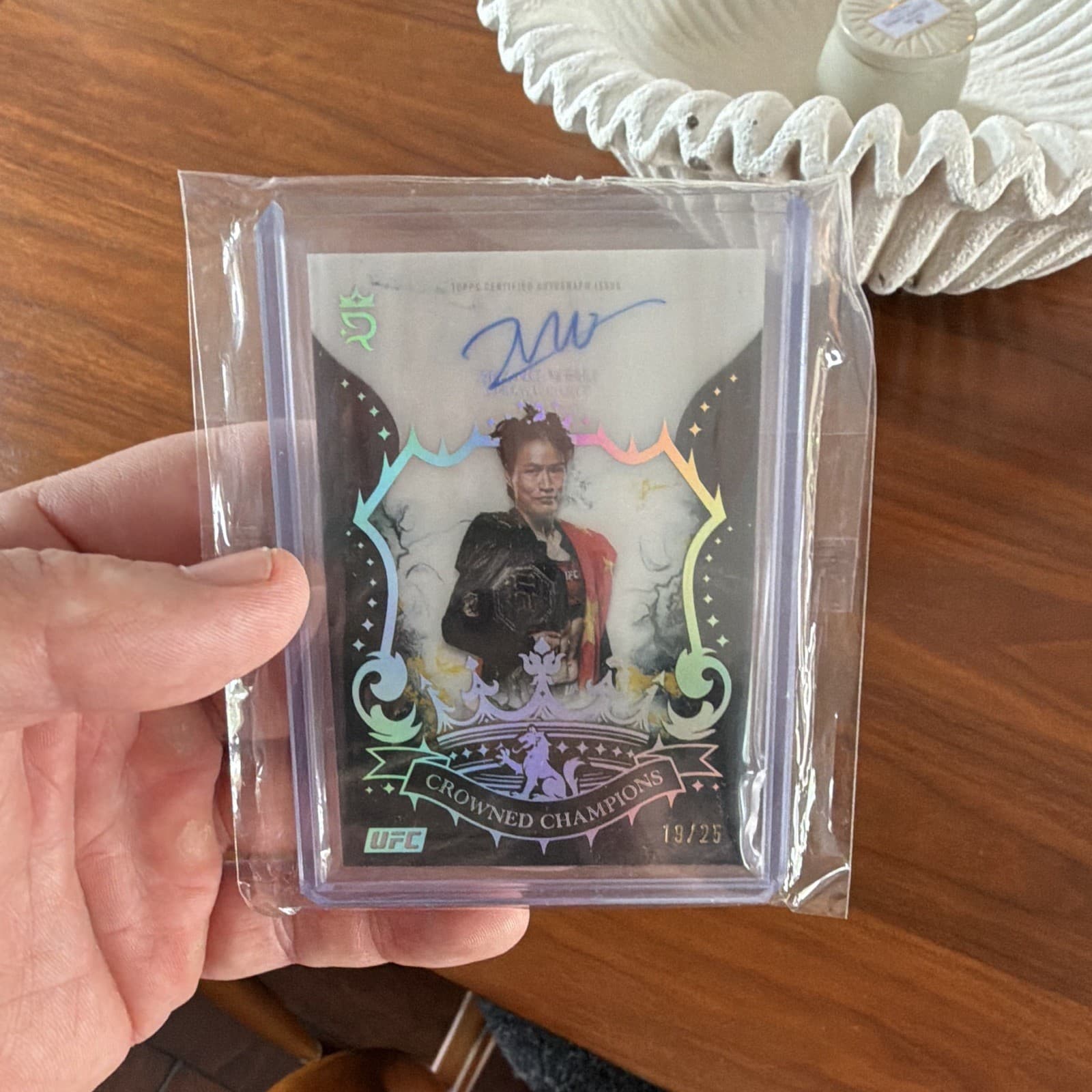 Topps Royalty UFC Crowned Champions Zhang Weili Auto Card #CCA-ZW /25