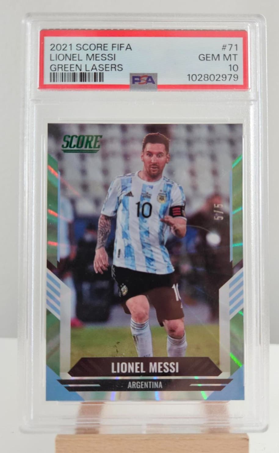 2021-22 Panini Score FIFA - Lionel Messi #71 Green Lasers /5 PSA 10
