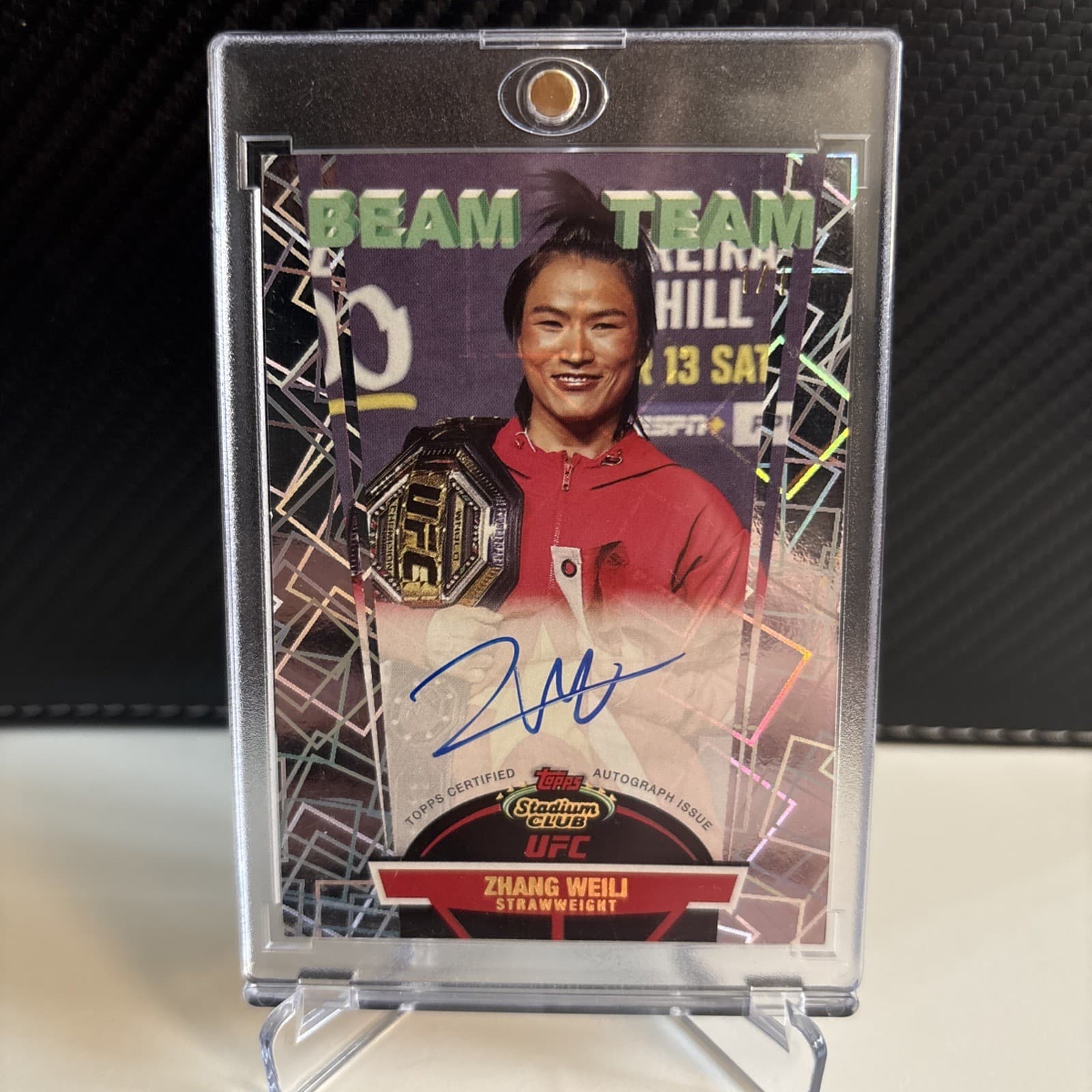 2025 Stadium Club UFC Zhang Weili Beam Team Gold Rainbow Autograph 1/1 #BTA-ZW