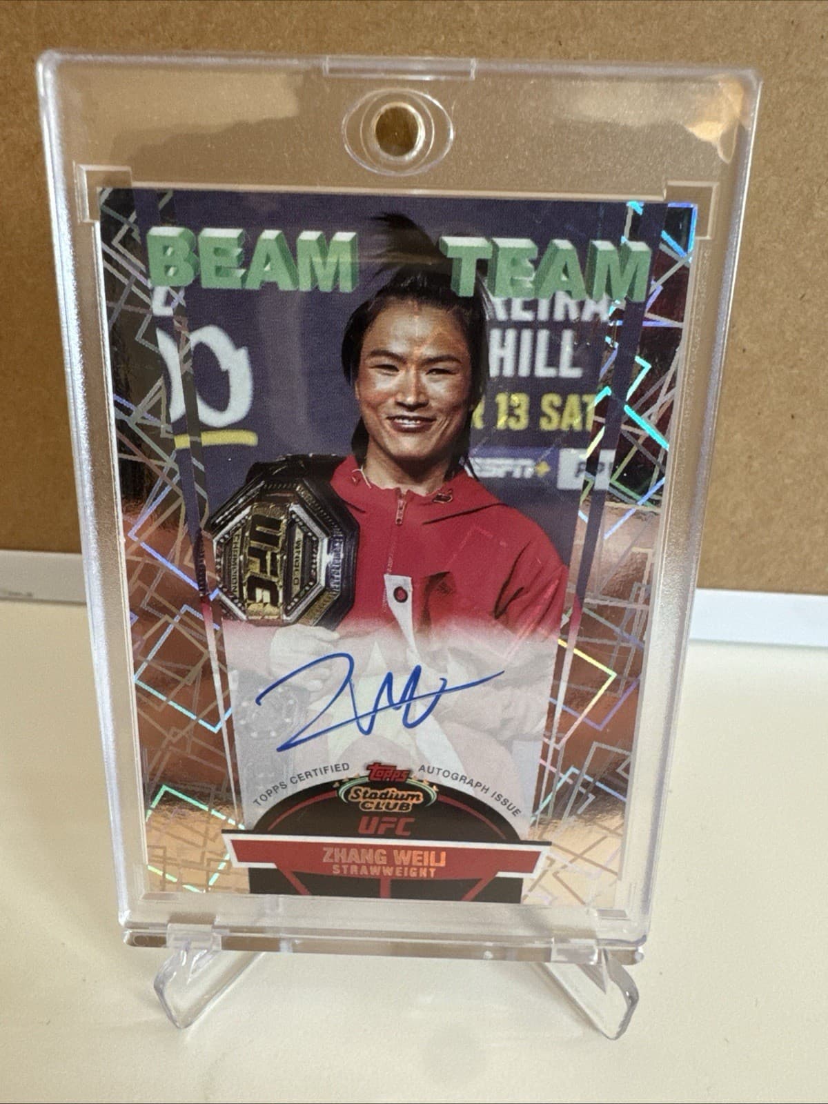 2025 Stadium Club UFC Zhang Weili Beam Team Gold Rainbow Autograph 1/1 #BTA-ZW