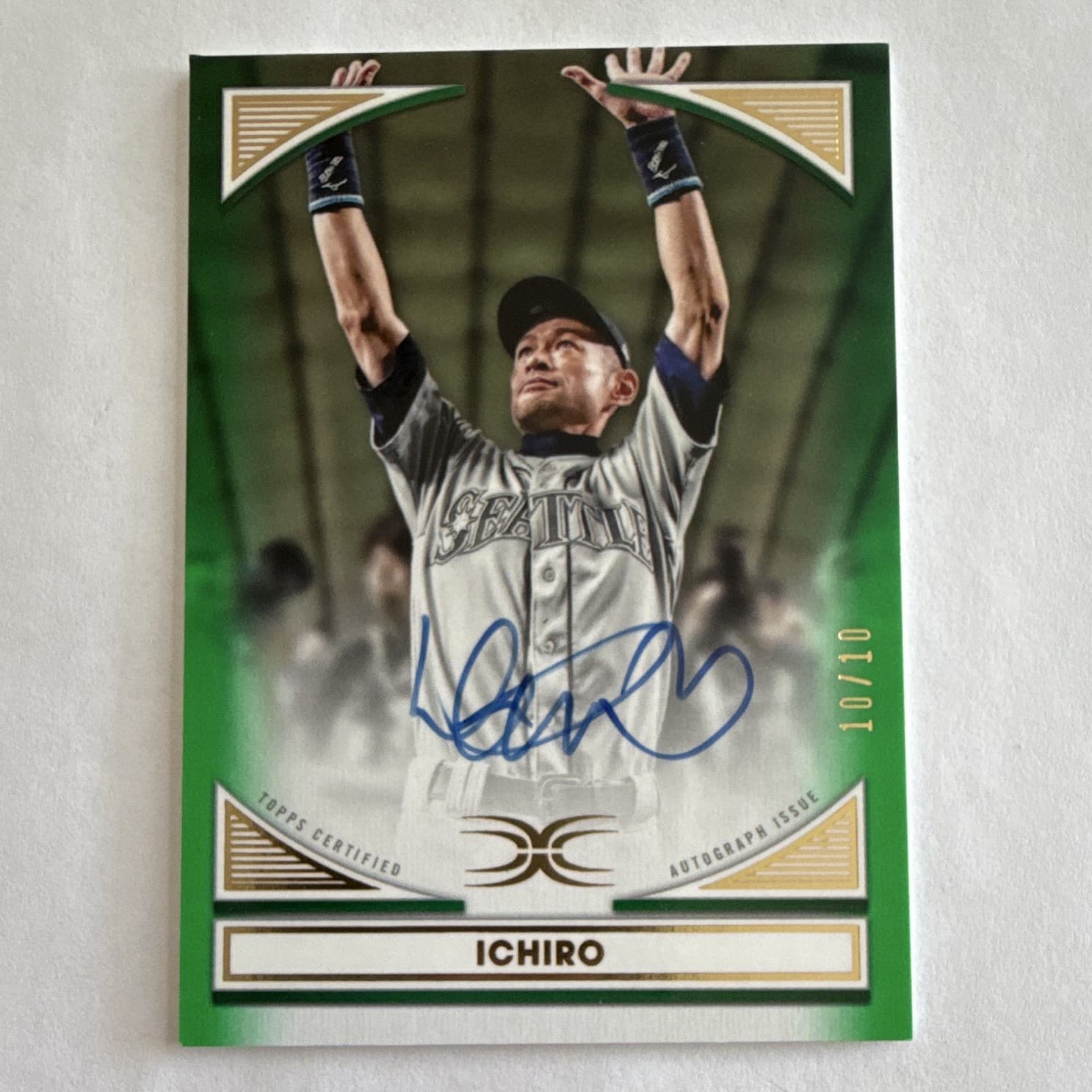 Topps 2022 Definitive Defining Images Ichiro Suzuki DIA-I Green /10 Auto