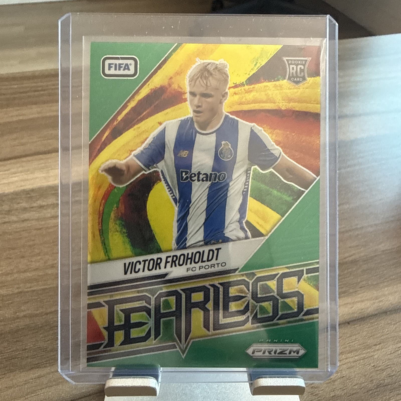 2026 FIFA Prizm - Victor Froholdt Rookie - Fearless Green /5 