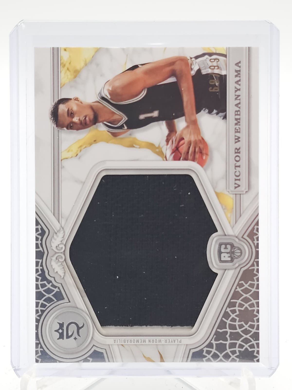 VICTOR WEMBANYAMA 2023-24 TOPPS ROYALTY ROOKIE JUMBO WORN PATCH /99 RC Q7365
