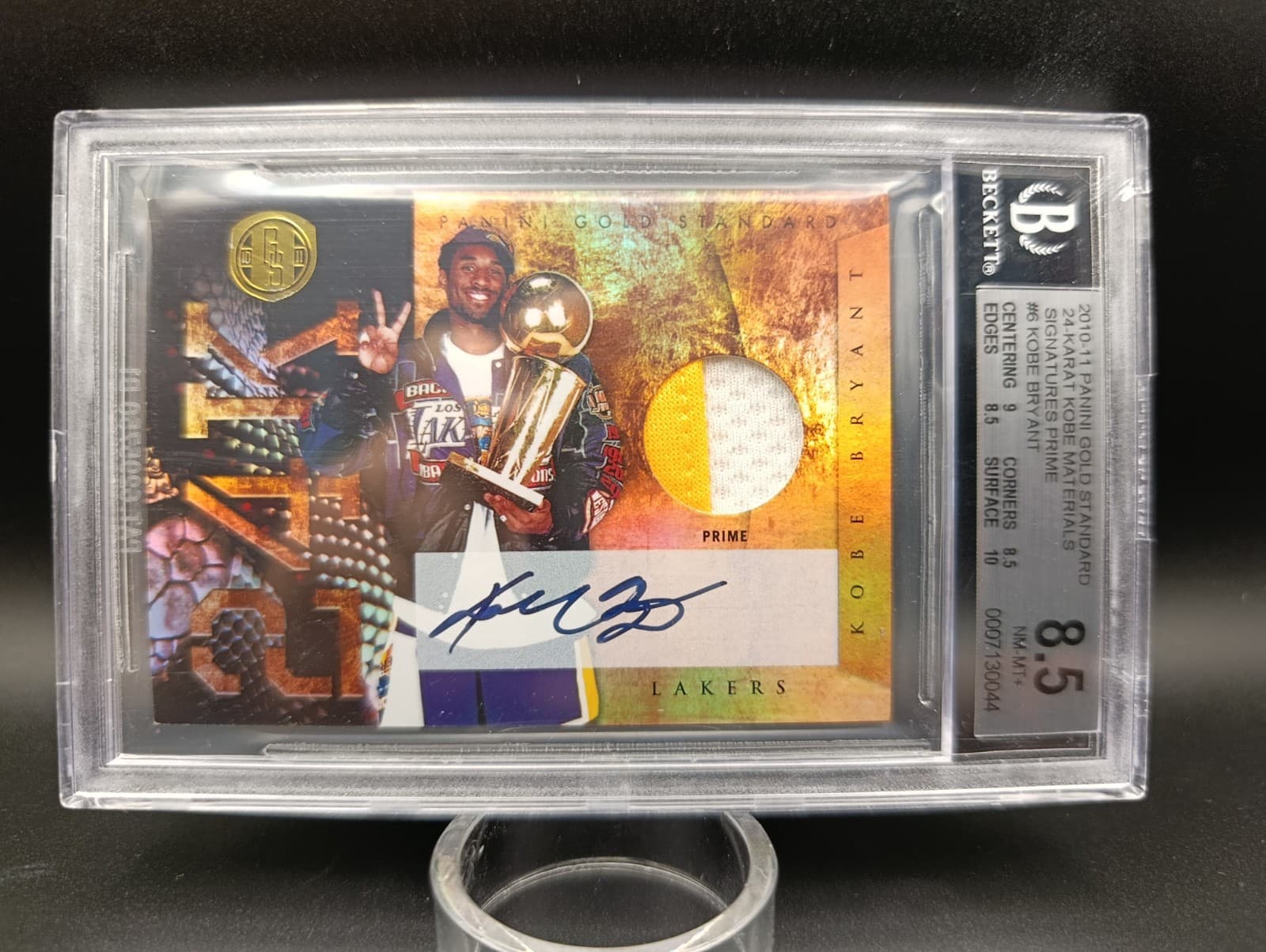 2010-11 Panini Gold Standard - 24k Kobe Kobe Bryant #6 Materials Signatures 7/24