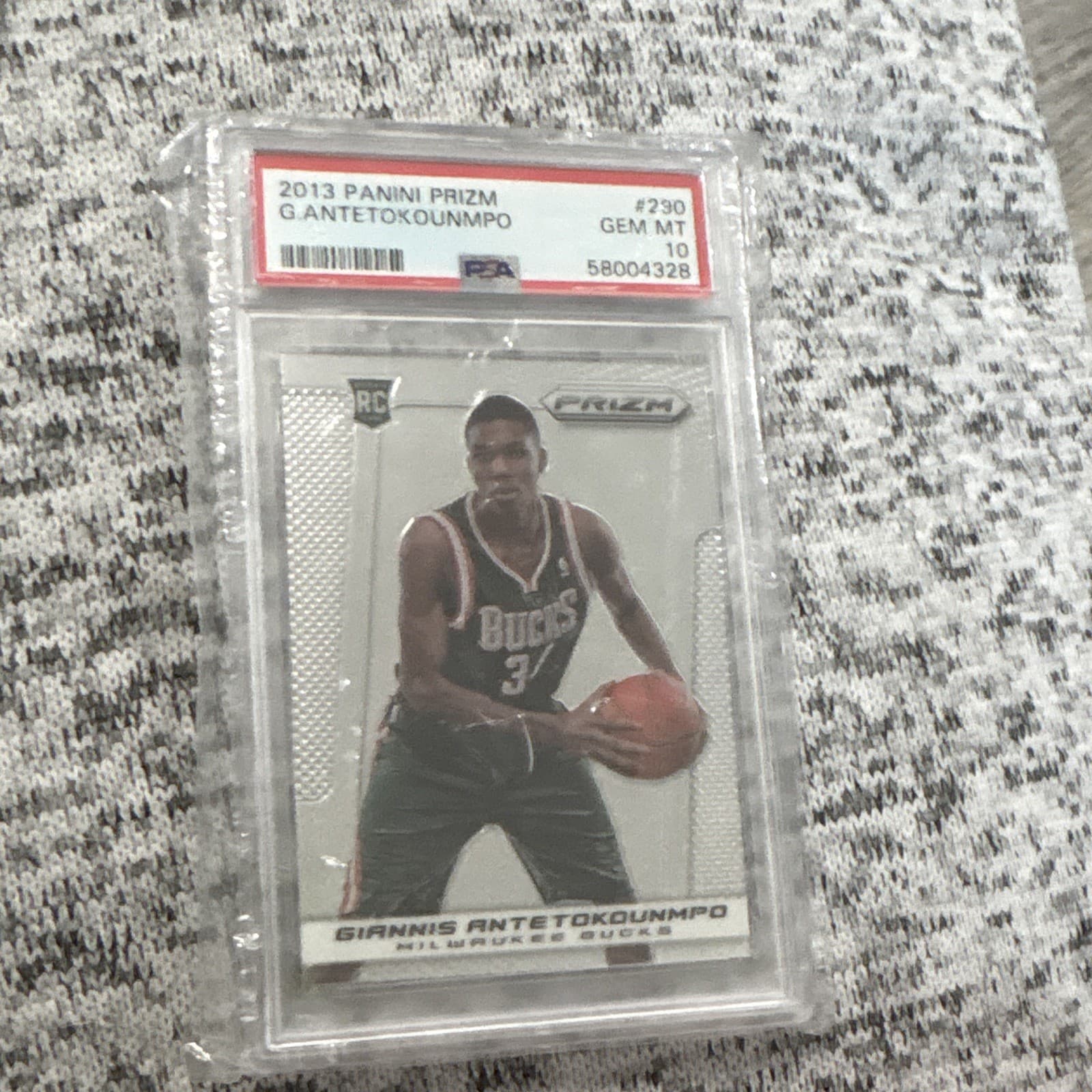 Panini 2013-14 Prizm Giannis Antetokounmpo Rookie Base #290 PSA 10