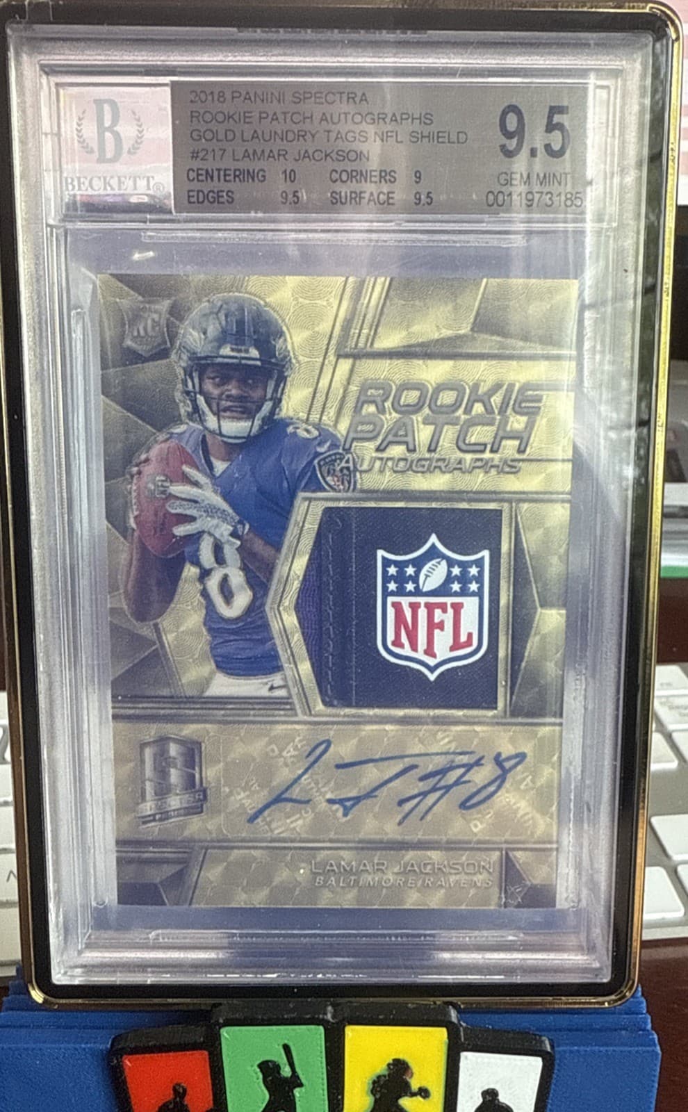 Lamar Jackson 2018 Spectra Gold Vinyl NFL SHIELD RC PATCH AUTO 1/1 BGS 9.5/10