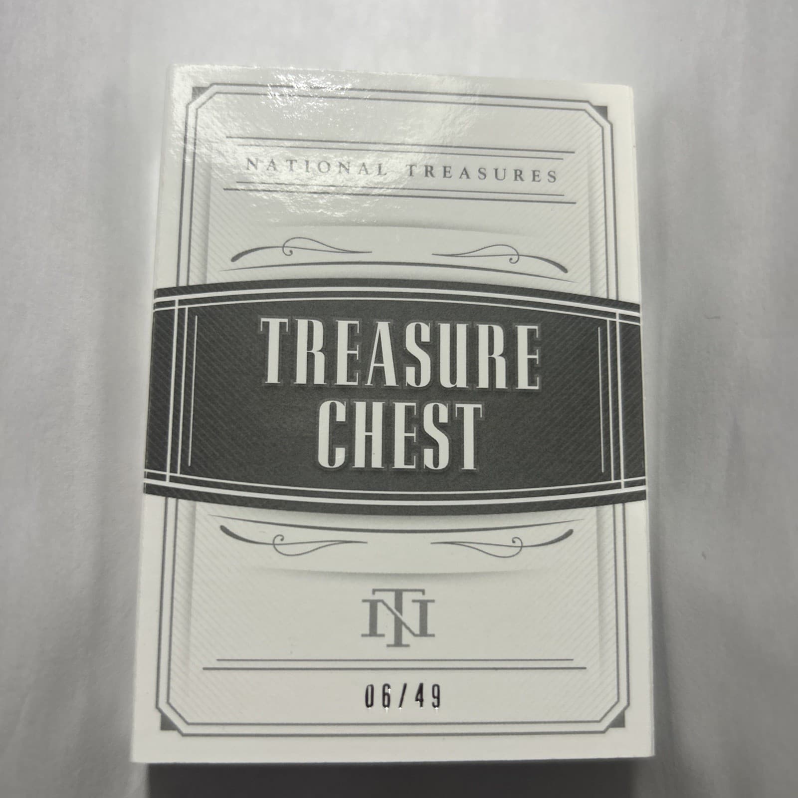 2018 National Treasures Treasure  Chest QB Booklet /49 Brady Mahomes Allen