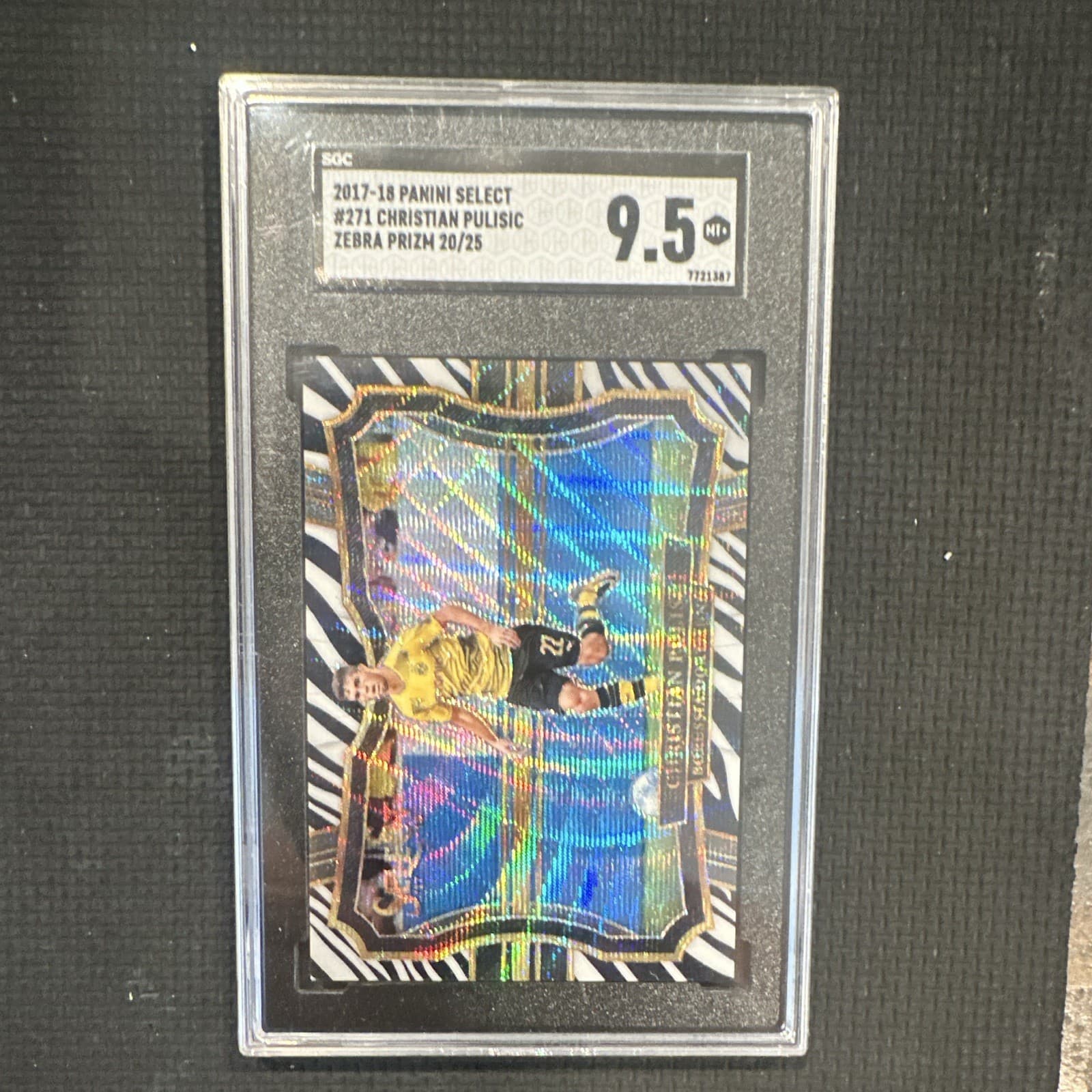 Panini 2017-18 Select Christian Pulisic #271 Field Level Zebra Prizm /25