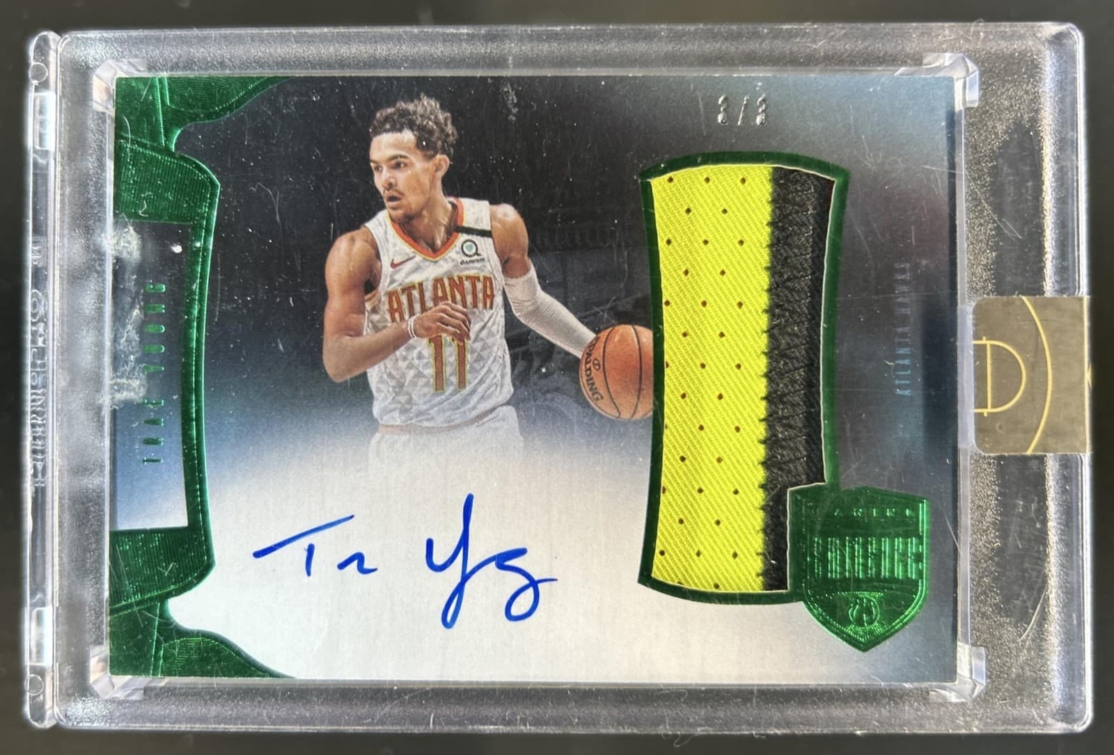 2019-20 Panini Eminence Trae Young Jumbo Patch Auto Green #/3 Hawks
