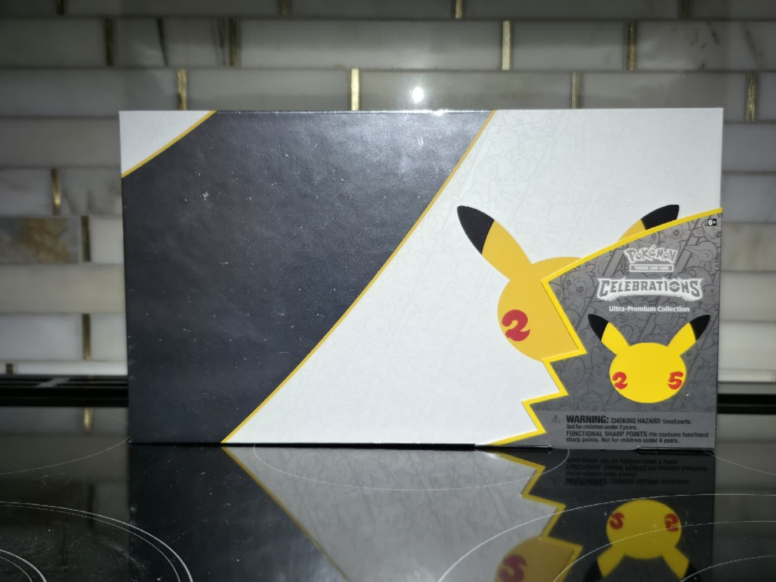 Pokemon - 25th Anniversary Celebrations Ultra Premium Collection (UPC) - New