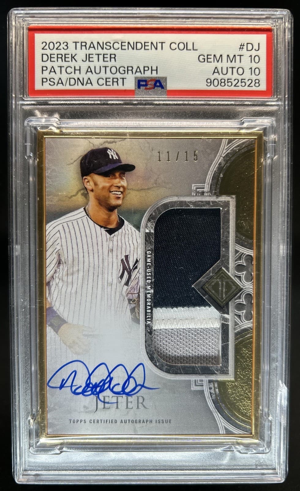 2023 Topps Transcendent Collection Derek Jeter Patch Auto #/15 #TCPA-DJ PSA 10