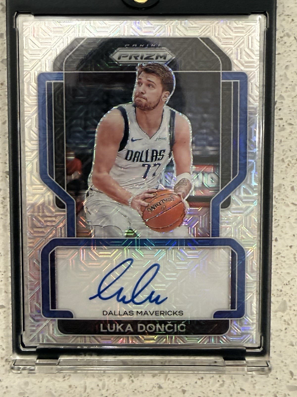 2021-22 Panini Prizm Luka Doncic Mojo Prizm On-Card Auto #/25 Mavericks SSP
