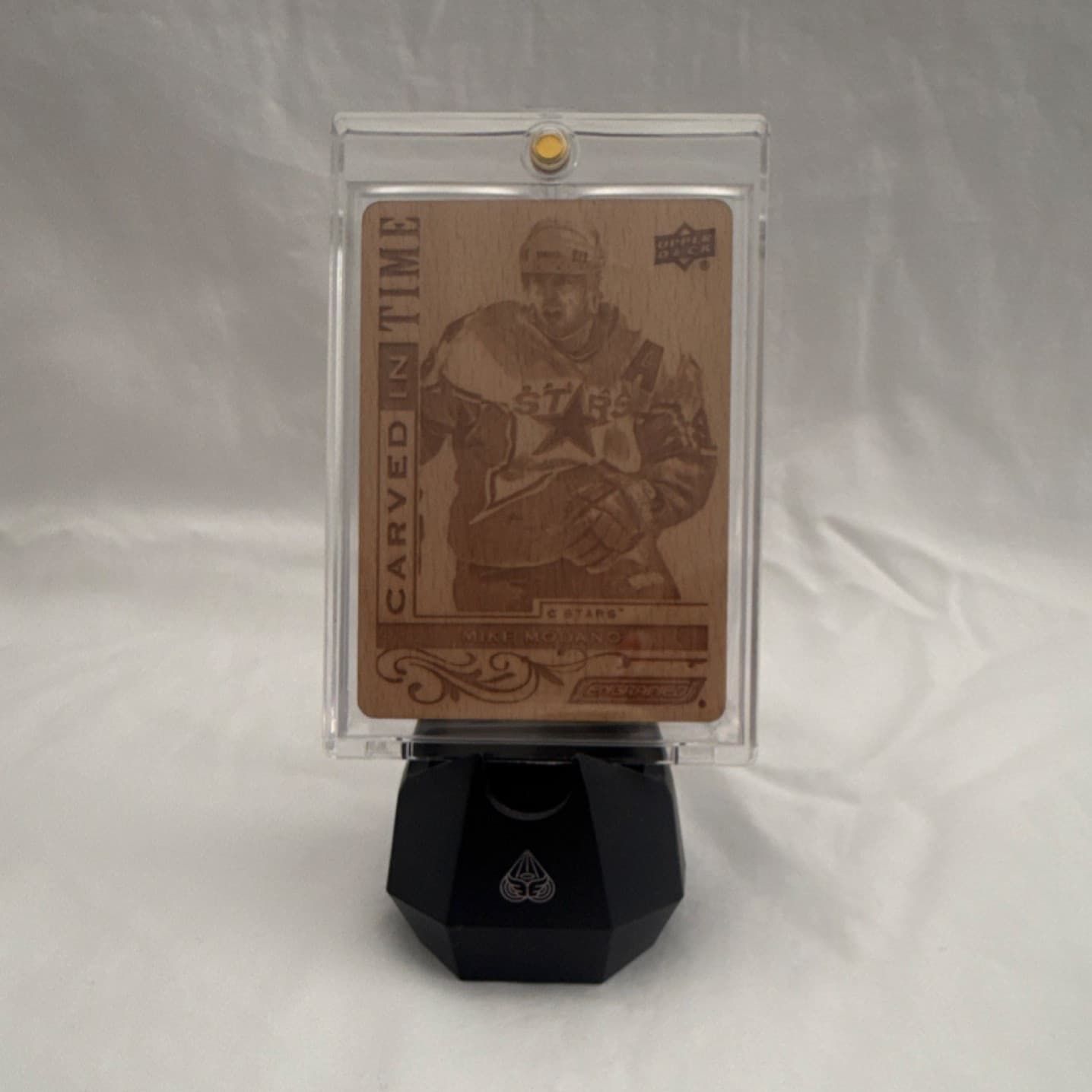 Upper Deck Engrained Icons Hockey Carved in Time Mike Modano Wood Card 2023-24